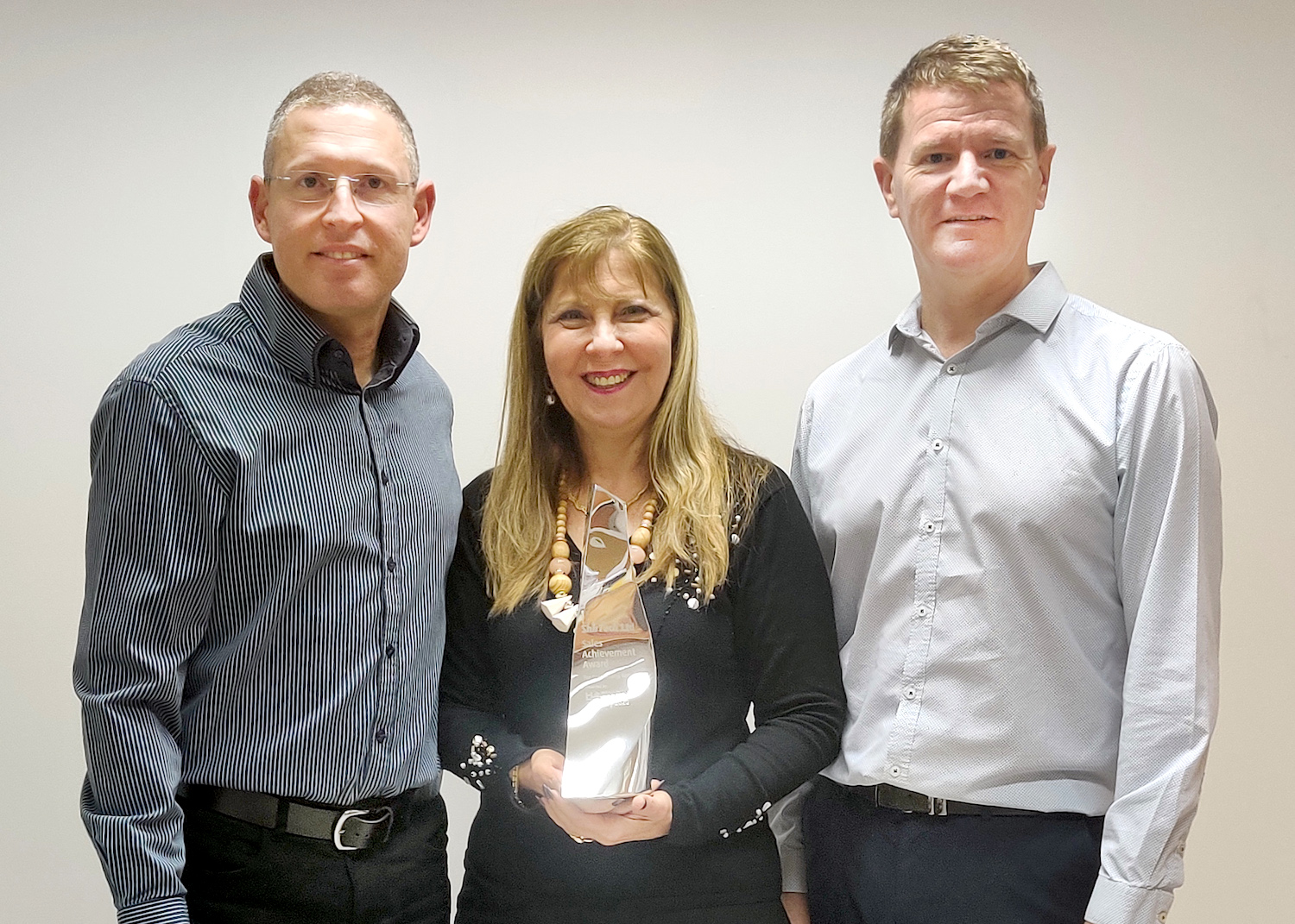 industry news - Shirtech receives Harwin award