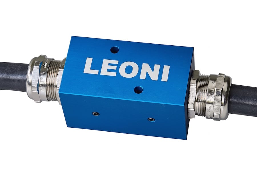 LEONI’s newest connector enables the quick and easy replacement of both extruded rivet-feed hoses and rivet-feed cores in protective sheathes