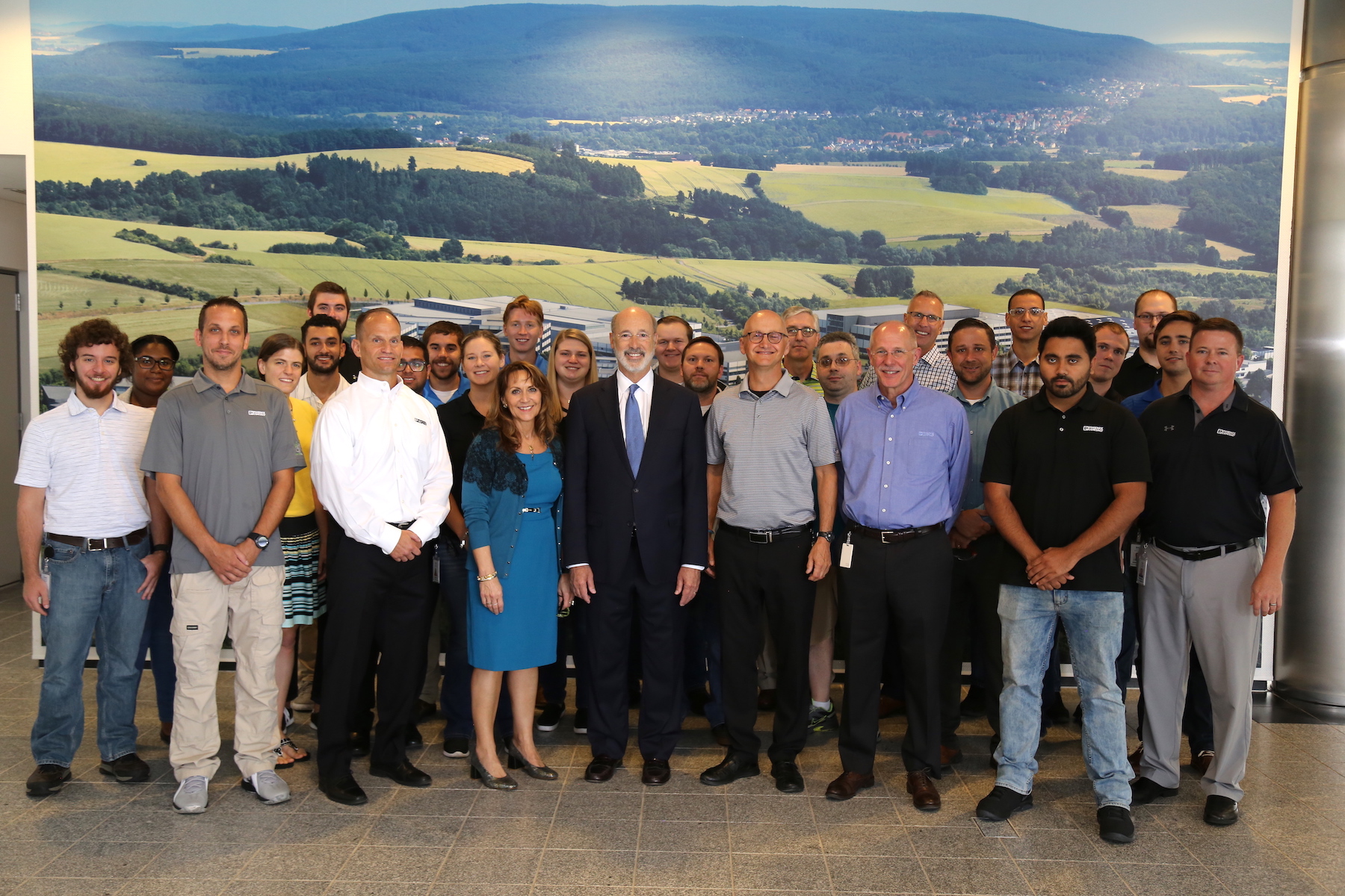 August 2019 Connector Industry News - Pennsylvania governor visits Phoenix Contact